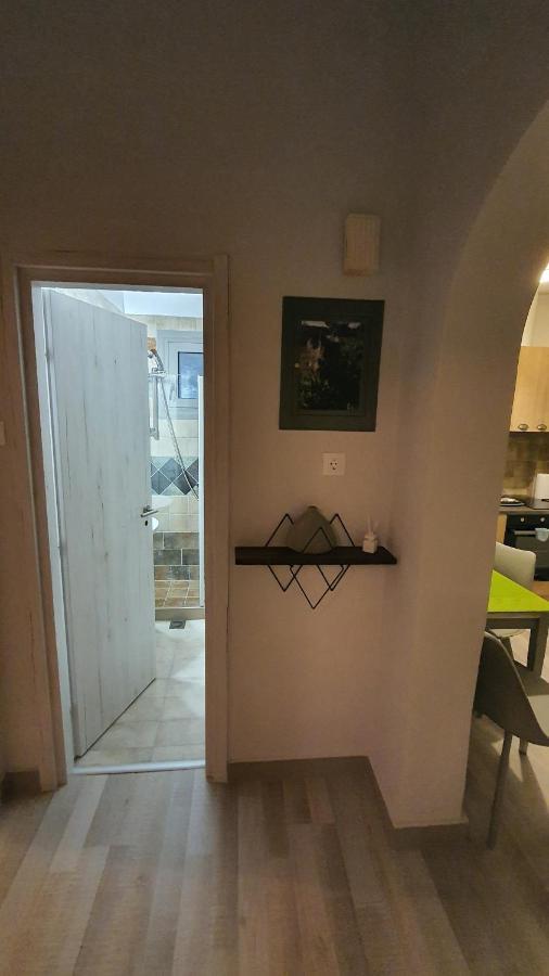 Larry'S Little Place In The Center Of Gytheio Extérieur photo
