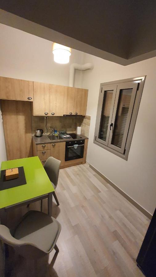 Larry'S Little Place In The Center Of Gytheio Extérieur photo
